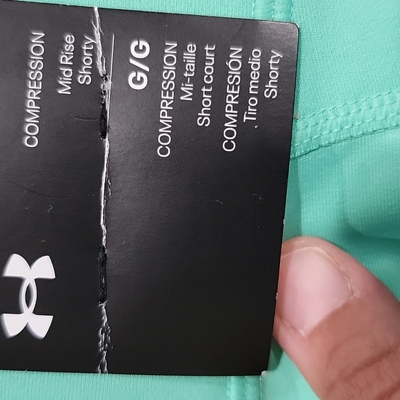 NWT Women's Under Armour booty shorts - Picture 5 of 6